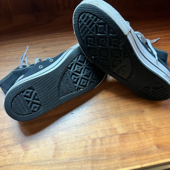 Sold on another platform Kids high top converse - Picture 2 of 4